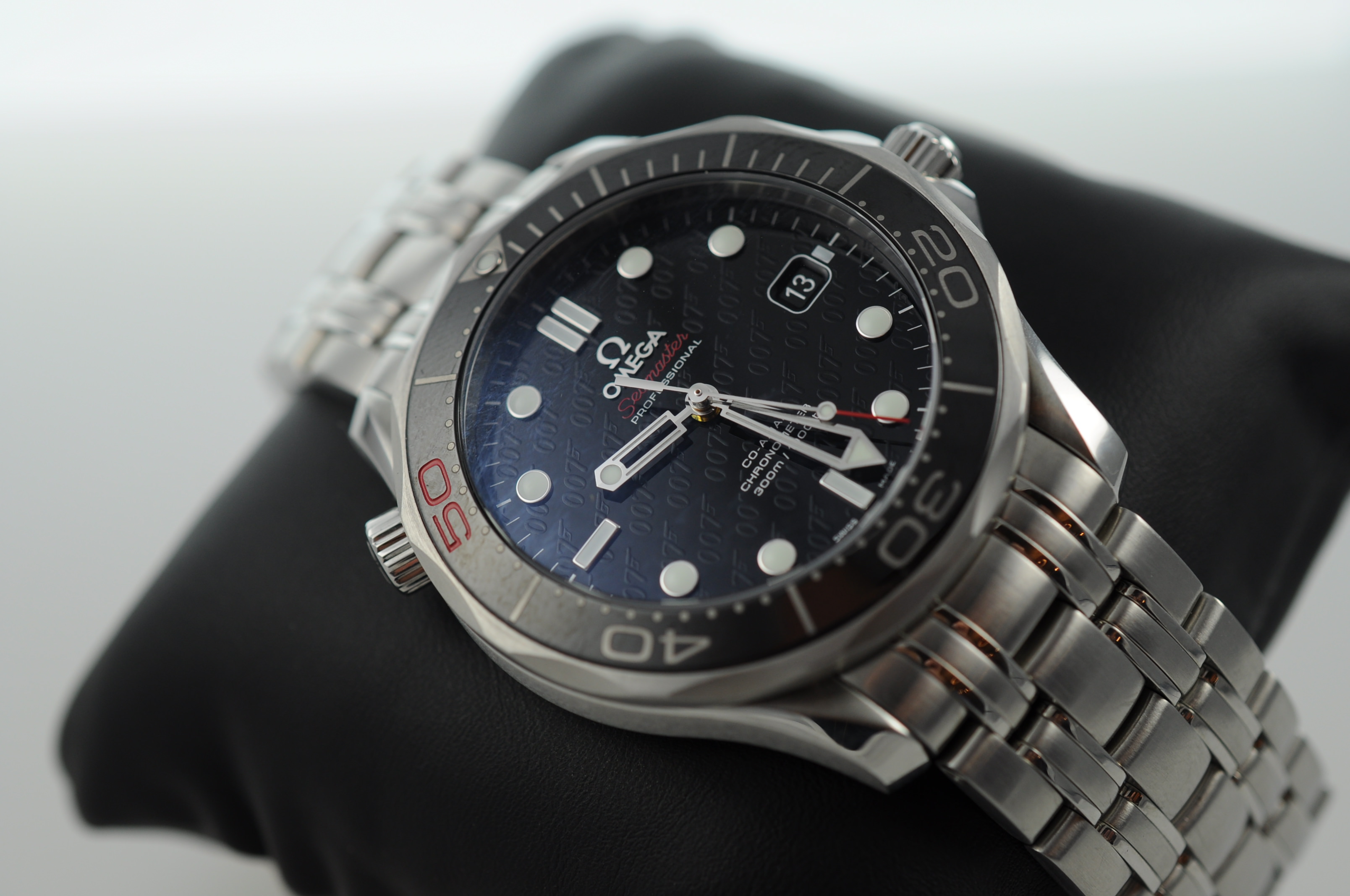 omega-seamaster-300m-james-bond-50th-anniversary-edinburgh-watch